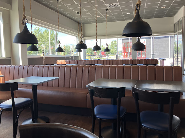 Opinii despre Enelly’s Burgers & Coffee Lindesberg în Lindesberg - Gastronomi och hotellverksamhet