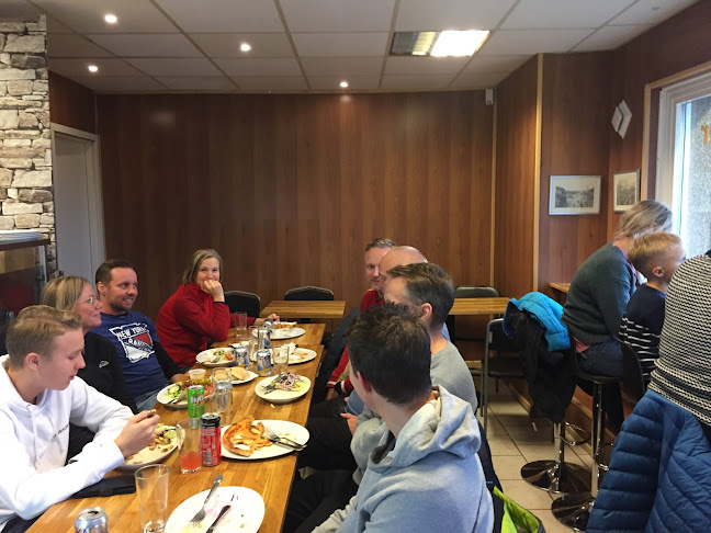 Pizzeria Gula Villan Express - Gastronomi och hotellverksamhet