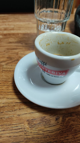 HB Nejos Salladsbar & Cafe - Gastronomi och hotellverksamhet