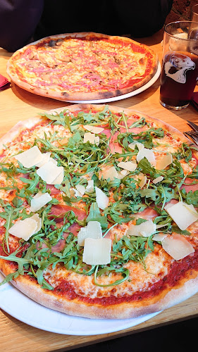 Benidorm Pizzeria & Restaurang - Gastronomi och hotellverksamhet