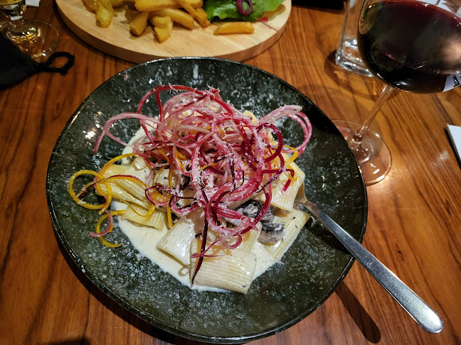 Cazanova Lounge Bar - Gastronomi och hotellverksamhet