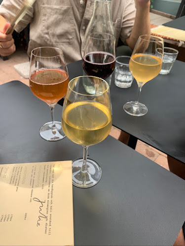 Julie Vinbar - Gastronomi och hotellverksamhet