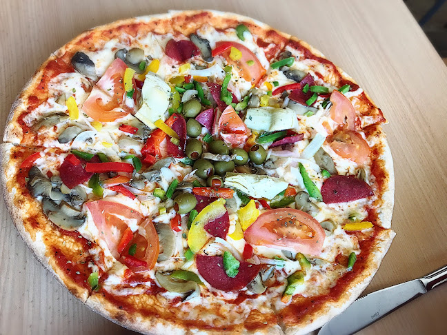 Opinii despre LOMBOLO GRILL & pizzeria AB în Kiruna - Gastronomi och hotellverksamhet