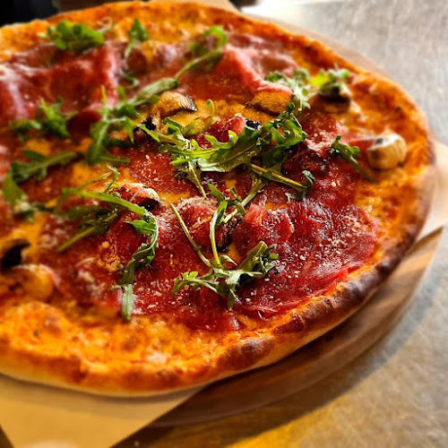 Opinii despre Jan's Pasta & Pizza Grill în Helsingborg - Gastronomi och hotellverksamhet