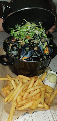 Opinii despre Trålverket în Stora Dyrön - Gastronomi och hotellverksamhet