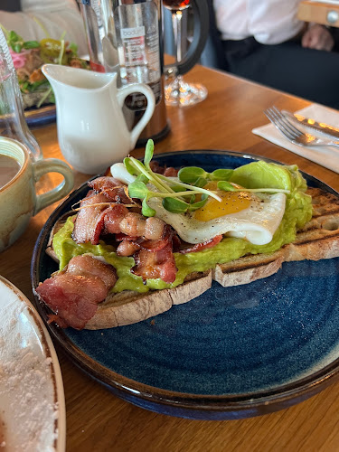 Opinii despre Bellis Café & Cocktails în Kungsbacka - Gastronomi och hotellverksamhet