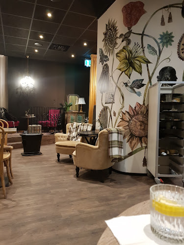 Bullis på öster (Bullvivans Konditori) - Gastronomi och hotellverksamhet