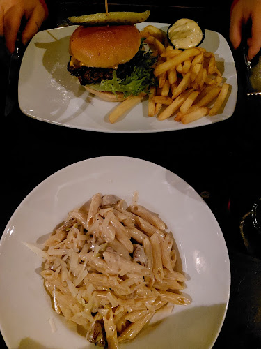 Laughing Duck - Gastronomi och hotellverksamhet