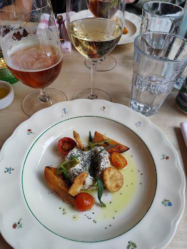 Bistro Le Garage - Gastronomi och hotellverksamhet