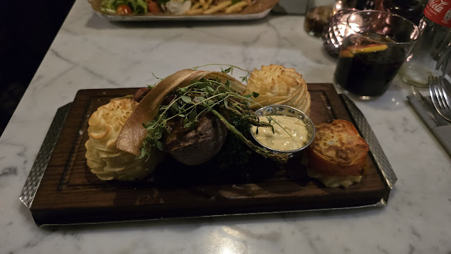 Opinii despre Restaurang Tybble / pizzeria och kvarterskrog în Örebro - Gastronomi och hotellverksamhet