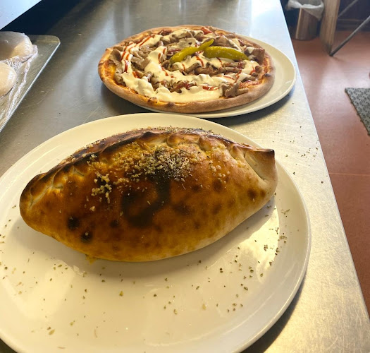 Monalisa Pizzeria & Restaurang - Gastronomi och hotellverksamhet