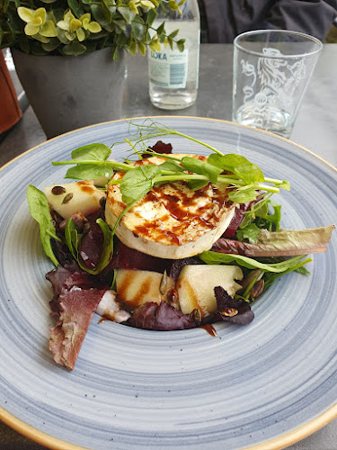 Bron Kök & Bar Open Times