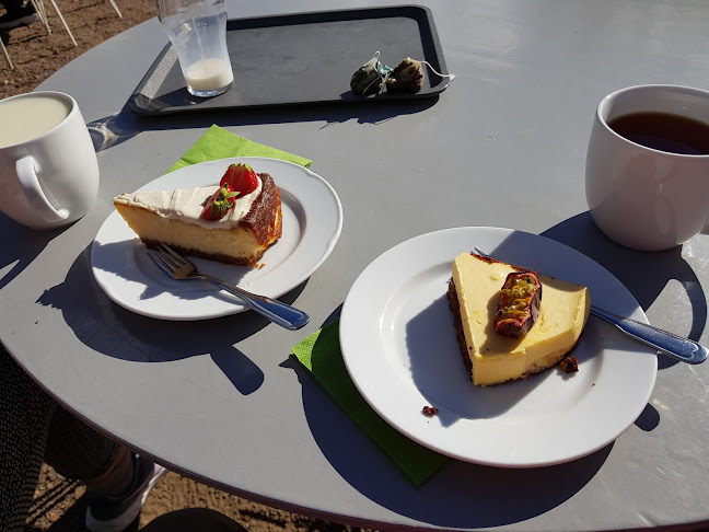 Opinii despre Bosjökloster Trädgårdscaféet - en del av Bosjökloster Slott în Höör - Gastronomi och hotellverksamhet