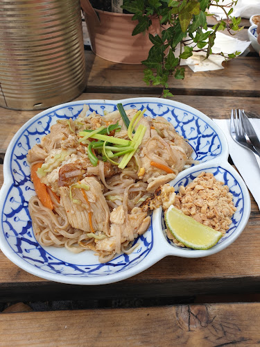Mae Nam Khong - Gastronomi och hotellverksamhet