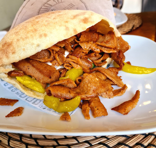 Mingus Restaurant & Pizzeria - Gastronomi och hotellverksamhet