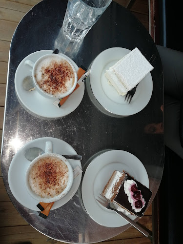 CAFFE AMADEUS - Gastronomi och hotellverksamhet