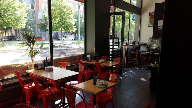 Yaya Mee Asian Fusion Food - Gastronomi och hotellverksamhet