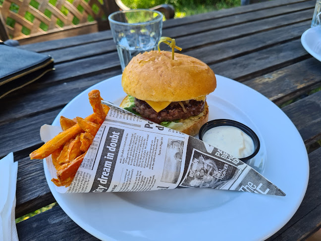 Plåt Pelles Café - Gastronomi och hotellverksamhet