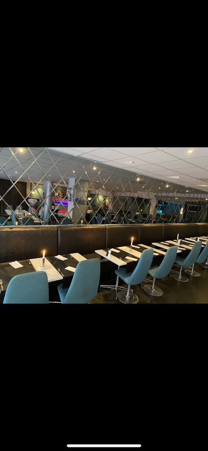 Aqua dinner & drinks