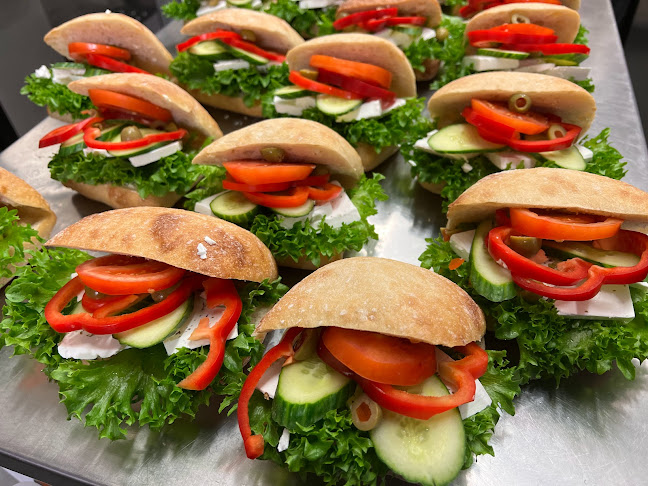 Gelateria Amore - Gastronomi och hotellverksamhet