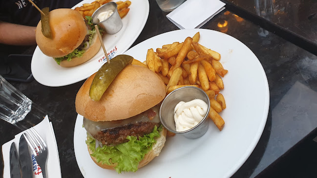 Le Pain Français Metropolitan Brew & Grill - Gastronomi och hotellverksamhet