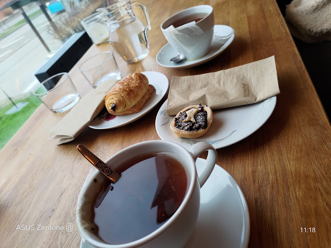 Julie's Café - Gastronomi och hotellverksamhet