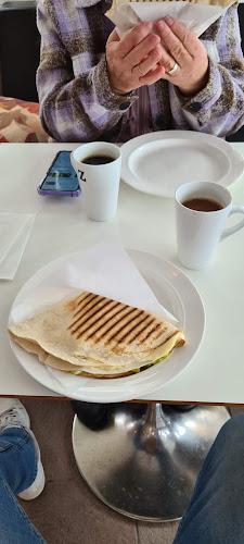 Café UH Phone number