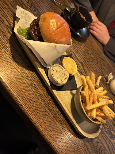 Opinii despre DiWINE Stockholm în Stockholm - Gastronomi och hotellverksamhet