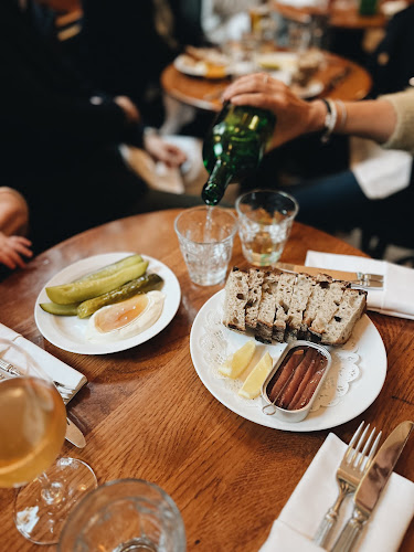 Schmaltz Bar & Delicatessen - Gastronomi och hotellverksamhet