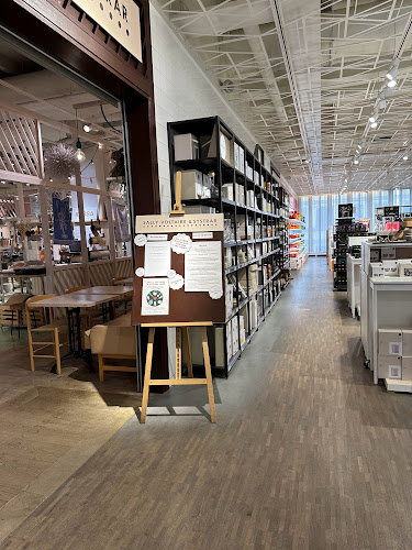 Sally Voltaire & Systrar - Gastronomi och hotellverksamhet