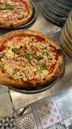 Opinii despre Grande Italiensk Restaurang & BAR Eslöv / VED PIZZA în Eslöv - Gastronomi och hotellverksamhet