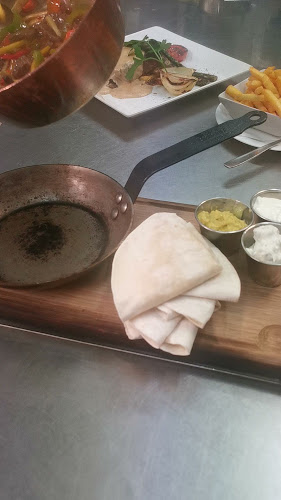 Opinii despre Borlänge Grill House în Borlänge - Gastronomi och hotellverksamhet