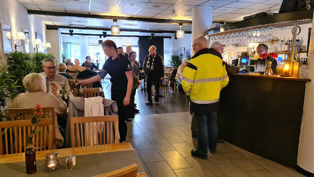 Opinii despre Prins Carl Restaurang & Kvälls Bar în Ystad - Gastronomi och hotellverksamhet