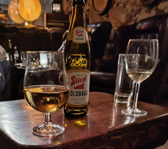 FF:s Bar Och Ett Litet Kök - Gastronomi och hotellverksamhet