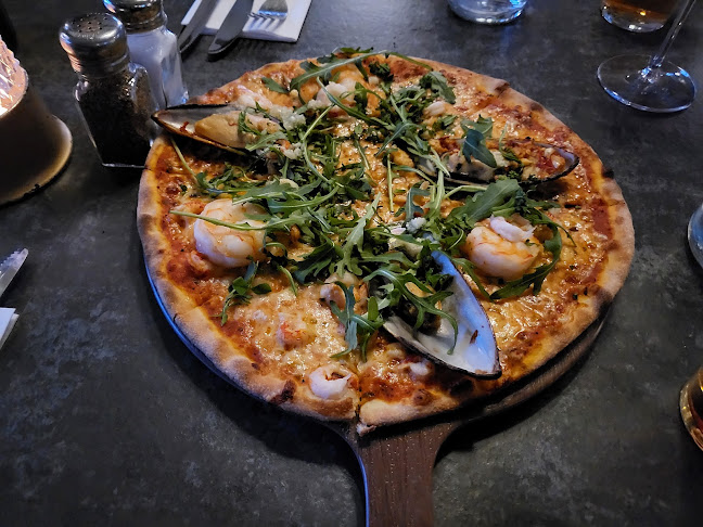 Twin City - Dinner & Drinks - Gastronomi och hotellverksamhet