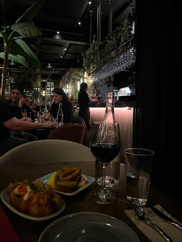 Caliente Tapasbar City - Gastronomi och hotellverksamhet