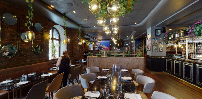 Napulé - Gastronomi och hotellverksamhet