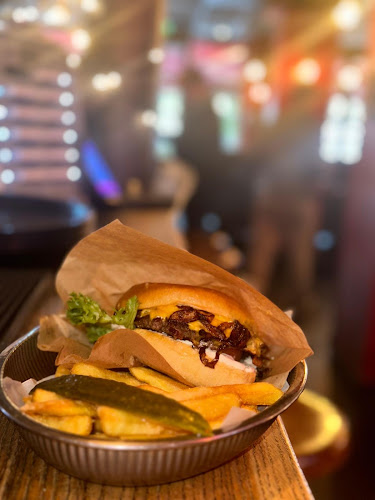 Crazy Horse - Gastronomi och hotellverksamhet