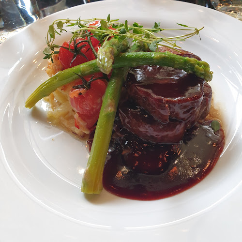 La Perla - Gastronomi och hotellverksamhet