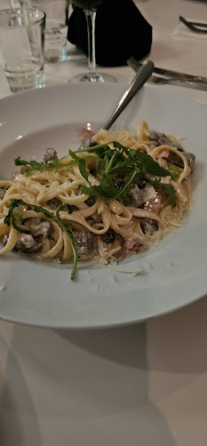 Aqua dinner & drinks