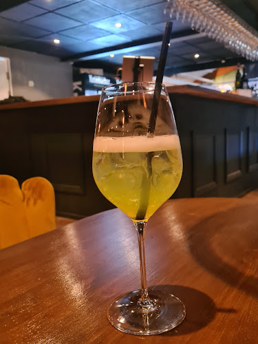 Comentarii opinii despre Compete Sports Bar