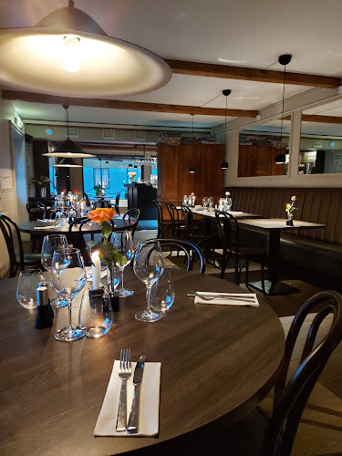 Bron Kök & Bar Open Times