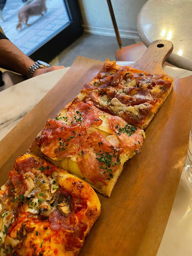 The Italian Cousins - Gastronomi och hotellverksamhet