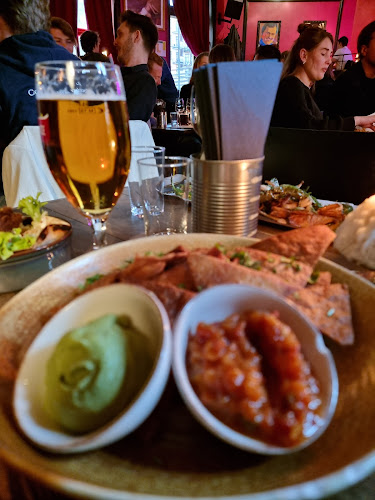 Cliff Barnes - Gastronomi och hotellverksamhet