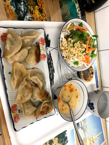 Fengsson Dumpling House Open Times