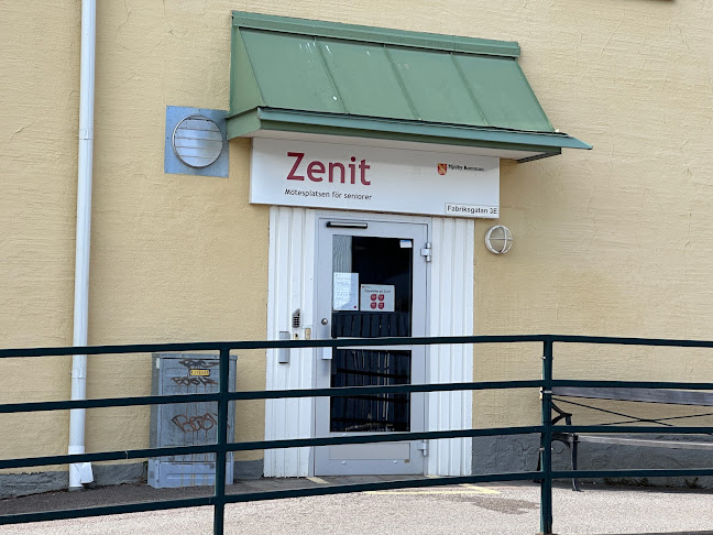 Zenit - mötesplatsen för seniorer - Gastronomi och hotellverksamhet