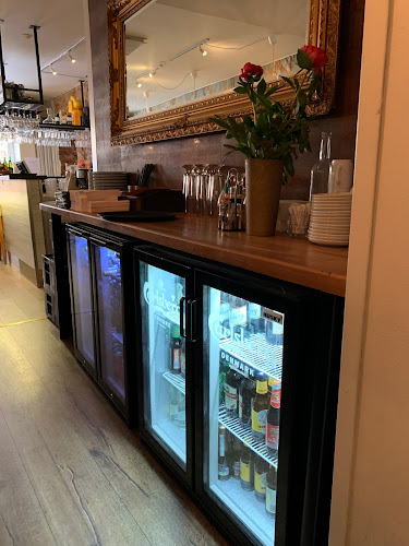 Restaurang Springrolls - Gastronomi och hotellverksamhet