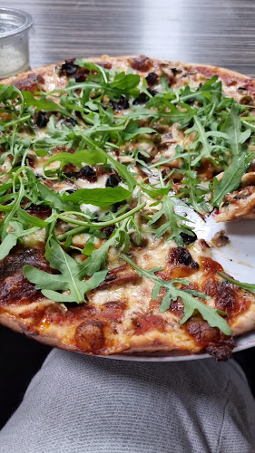 Etna Pizzeria - Gastronomi och hotellverksamhet