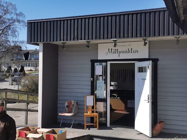 Mittpunkten Café och Second Hand