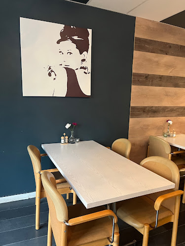 Hot & Fresh Pizzeria - Gastronomi och hotellverksamhet